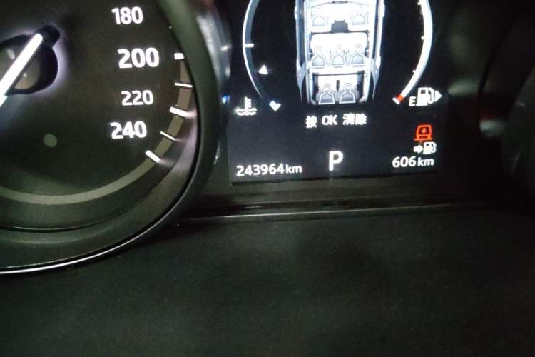 Used Land Rover Discovery 2017 3.0 SC V6 HSE Odometer Close Up