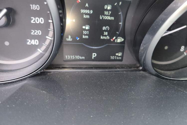 Used Land Rover Discovery 2017 3.0 SC V6 SE Odometer Close Up