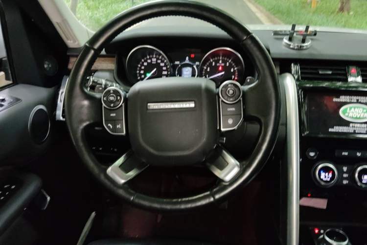 Used Land Rover Discovery 2017 3.0 SC V6 HSE Steering Wheel