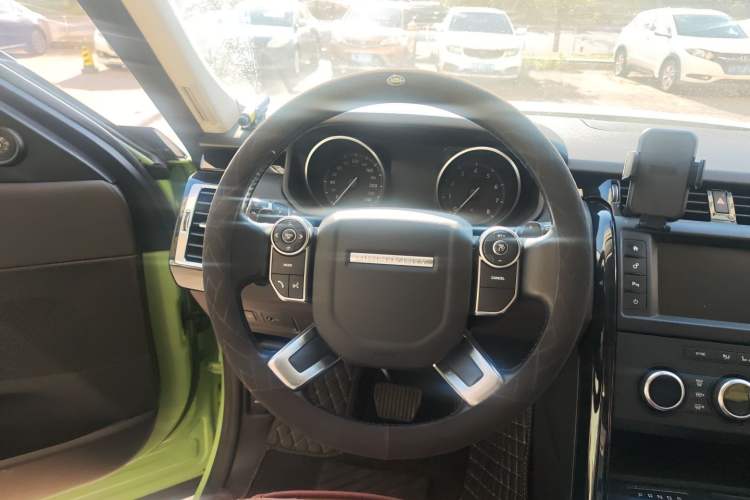 Used Land Rover Discovery 2017 3.0 SC V6 SE Steering Wheel