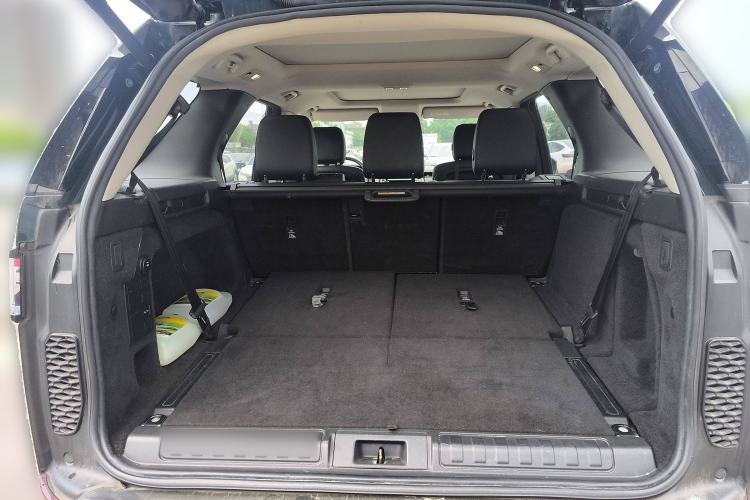 Used Land Rover Discovery 2017 3.0 SC V6 SE Trunk