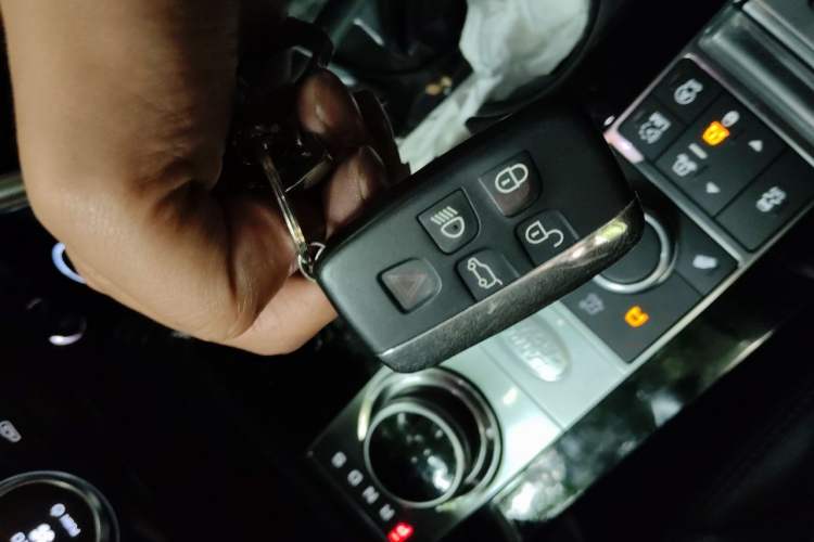 Used Land Rover Discovery 2017 3.0 SC V6 HSE Vehicle Key