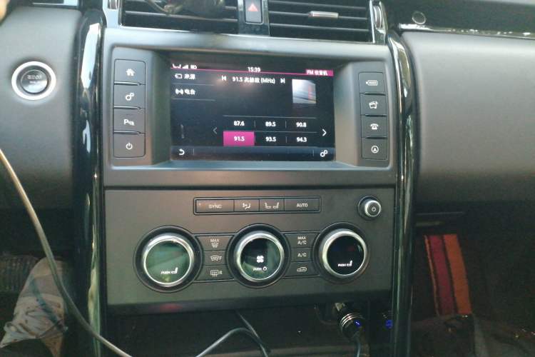 Used Land Rover Discovery 2017 3.0 SC V6 SE Audio And AC Panel