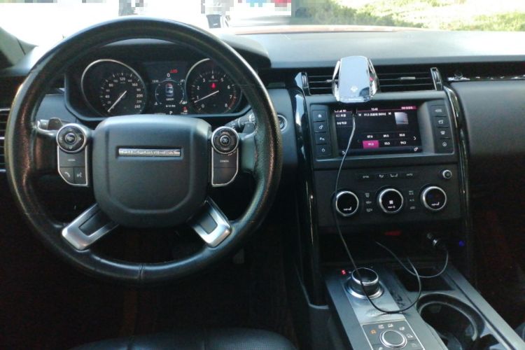 Used Land Rover Discovery 2017 3.0 SC V6 SE Center Console