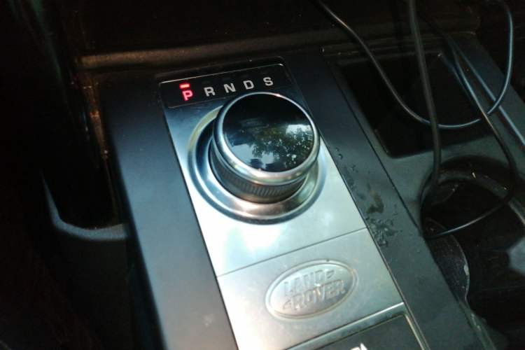 Used Land Rover Discovery 2017 3.0 SC V6 SE Gear Lever