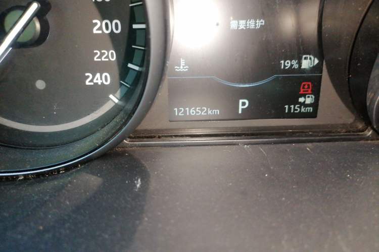 Used Land Rover Discovery 2017 3.0 SC V6 SE Odometer Close Up