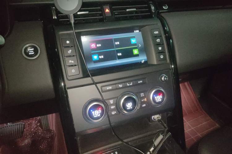 Used Land Rover Discovery 2017 3.0 SC V6 SE Audio And AC Panel