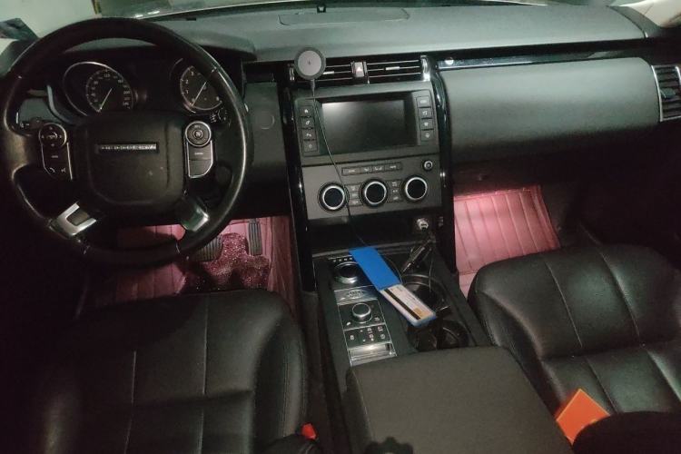 Used Land Rover Discovery 2017 3.0 SC V6 SE Center Console