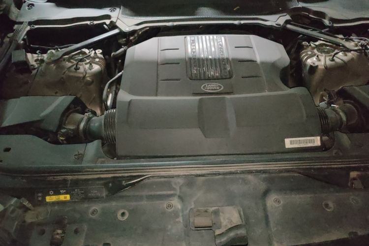 Used Land Rover Discovery 2017 3.0 SC V6 SE Engine Bay