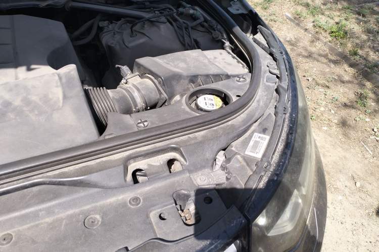 Used Land Rover Discovery 2017 3.0 SC V6 HSE Engine Bay Left