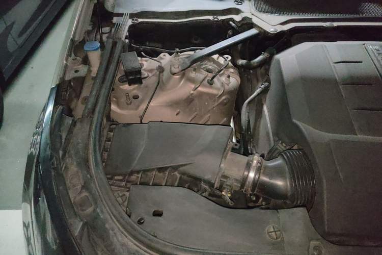 Used Land Rover Discovery 2017 3.0 SC V6 SE Engine Bay Right