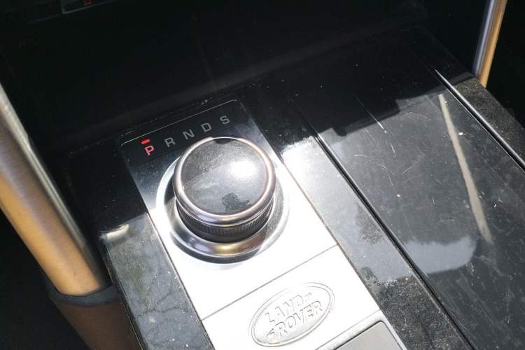 Used Land Rover Discovery 2017 3.0 SC V6 HSE Gear Lever