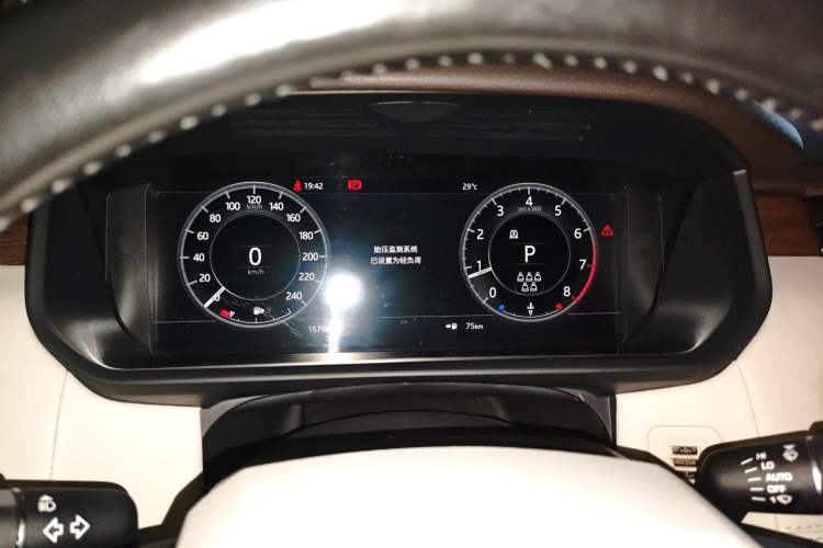 Used Land Rover Discovery 2017 3.0 SC V6 HSE Instrument Cluster
