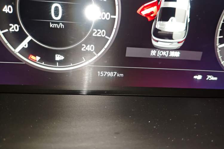 Used Land Rover Discovery 2017 3.0 SC V6 HSE Odometer Close Up