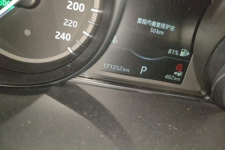 Used Land Rover Discovery 2017 3.0 SC V6 SE Odometer Close Up