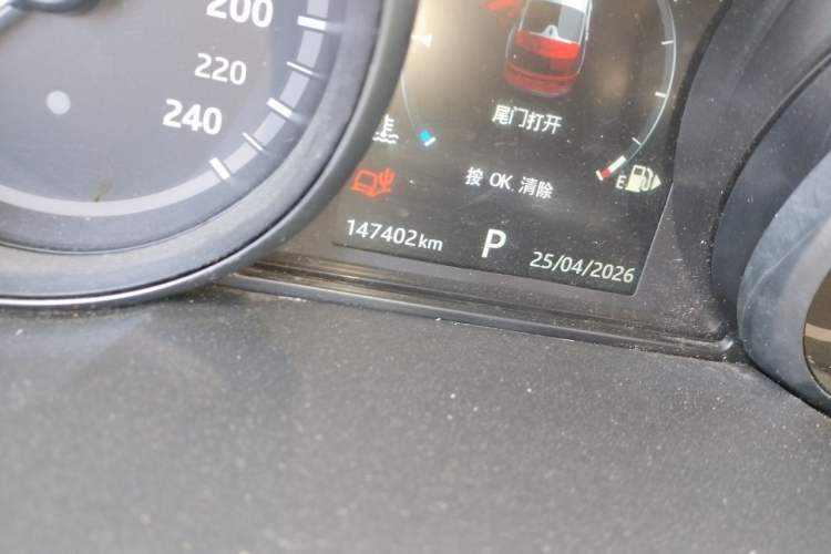 Used Land Rover Discovery 2017 3.0 SC V6 HSE Odometer Close Up