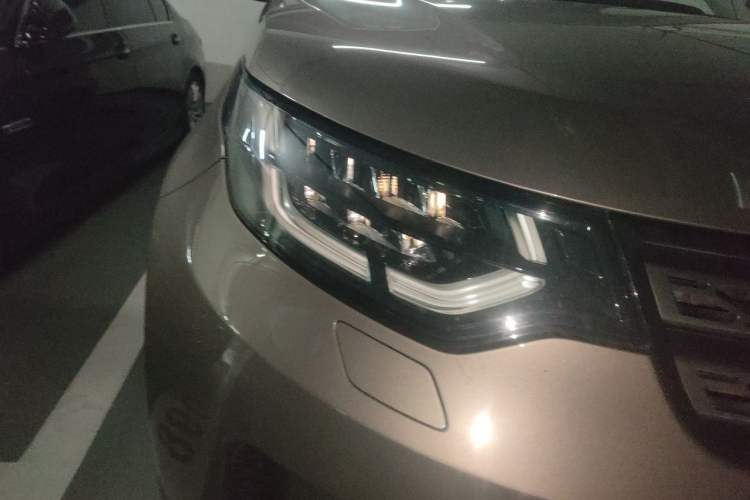 Used Land Rover Discovery 2017 3.0 SC V6 SE Right Front Headlight