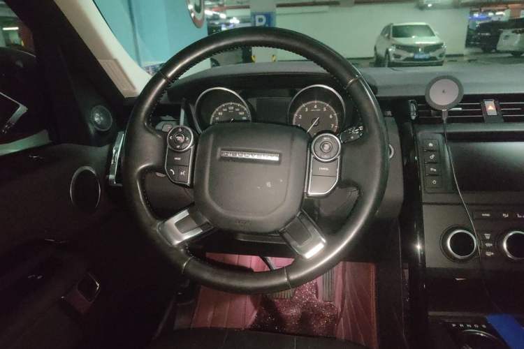 Used Land Rover Discovery 2017 3.0 SC V6 SE Steering Wheel