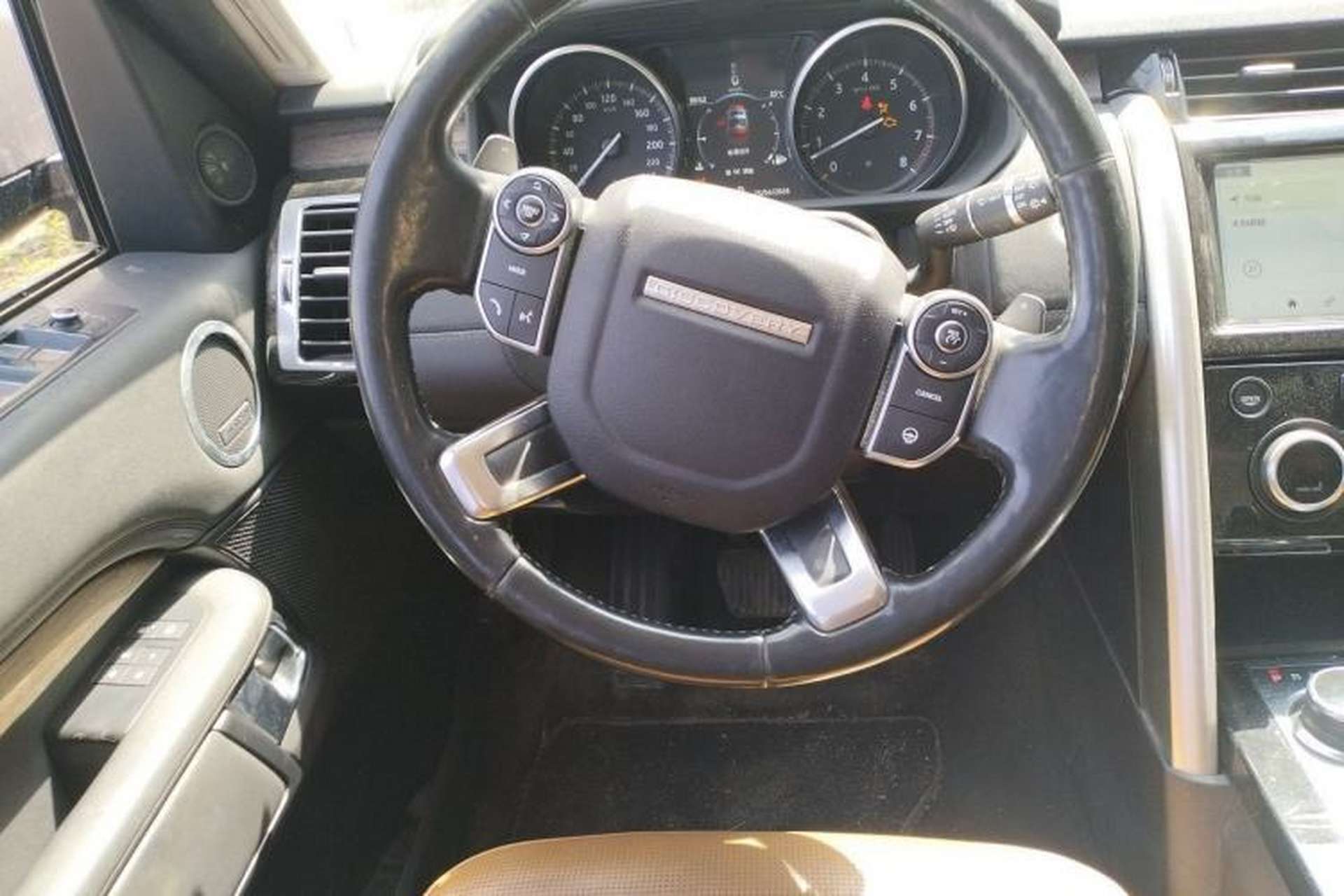 Used Land Rover Discovery 2017 3.0 SC V6 HSE Steering Wheel