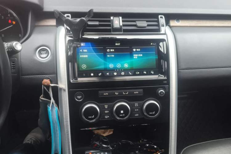Used Land Rover Discovery 2017 3.0 SC V6 HSE LUXURY Audio And AC Panel
