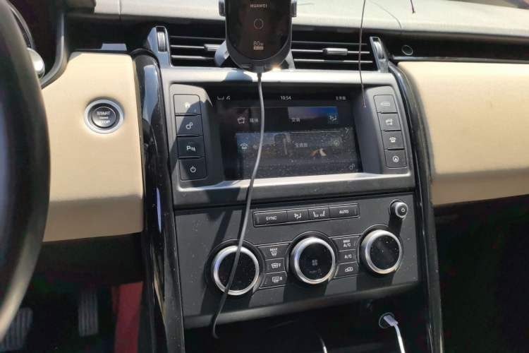 Used Land Rover Discovery 2017 3.0 SC V6 SE Audio And AC Panel