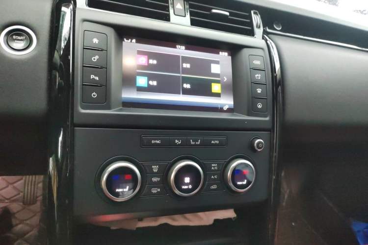 Used Land Rover Discovery 2017 3.0 SC V6 S Audio And AC Panel