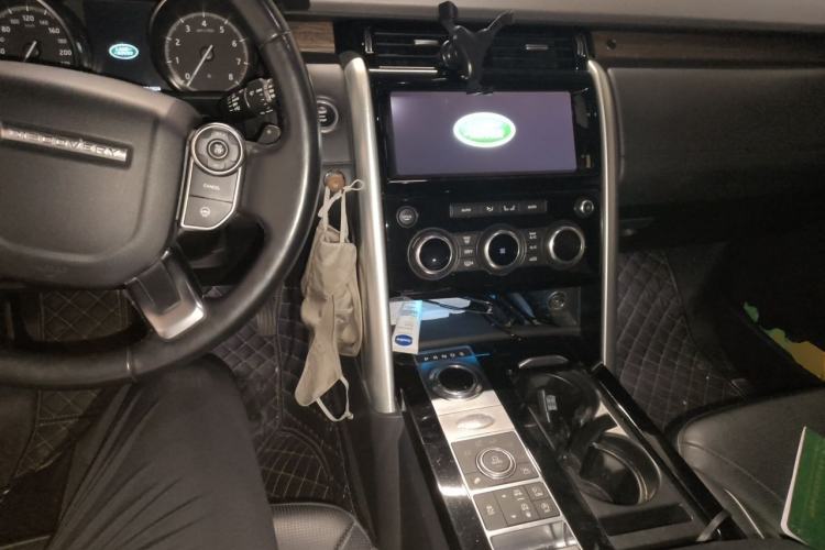 Used Land Rover Discovery 2017 3.0 SC V6 HSE LUXURY Center Console