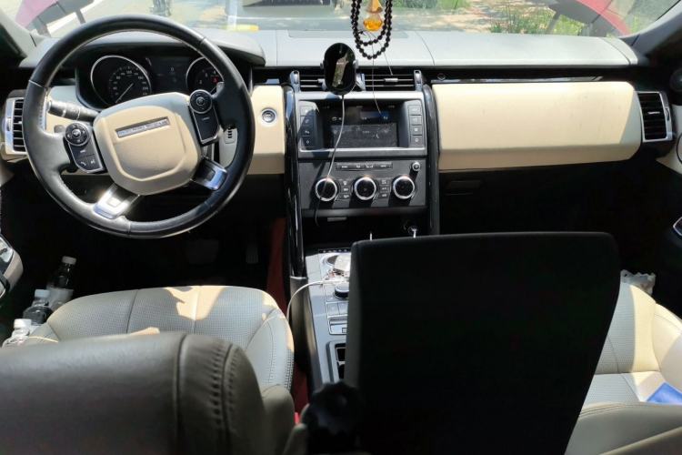 Used Land Rover Discovery 2017 3.0 SC V6 SE Center Console