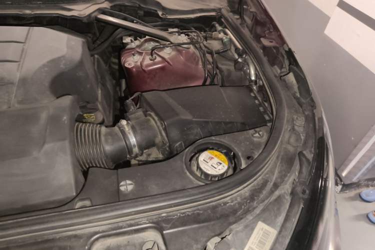 Used Land Rover Discovery 2017 3.0 SC V6 HSE LUXURY Engine Bay Left