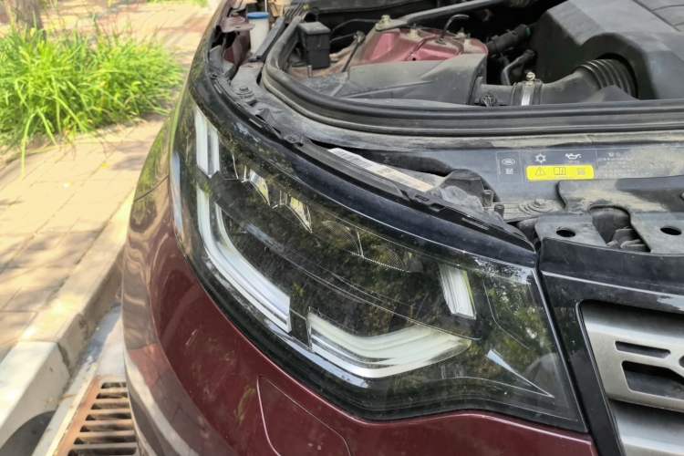 Used Land Rover Discovery 2017 3.0 SC V6 SE Engine Bay Right