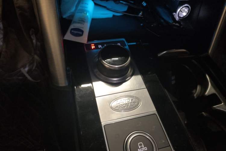 Used Land Rover Discovery 2017 3.0 SC V6 HSE LUXURY Gear Lever