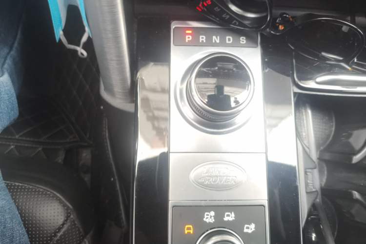 Used Land Rover Discovery 2017 3.0 SC V6 HSE LUXURY Gear Lever