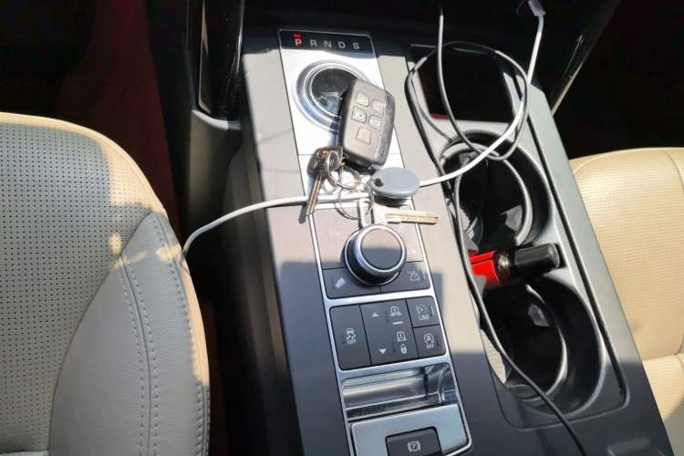 Used Land Rover Discovery 2017 3.0 SC V6 SE Gear Lever