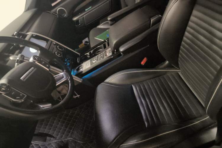 Used Land Rover Discovery 2017 3.0 SC V6 HSE LUXURY Left Front Seat