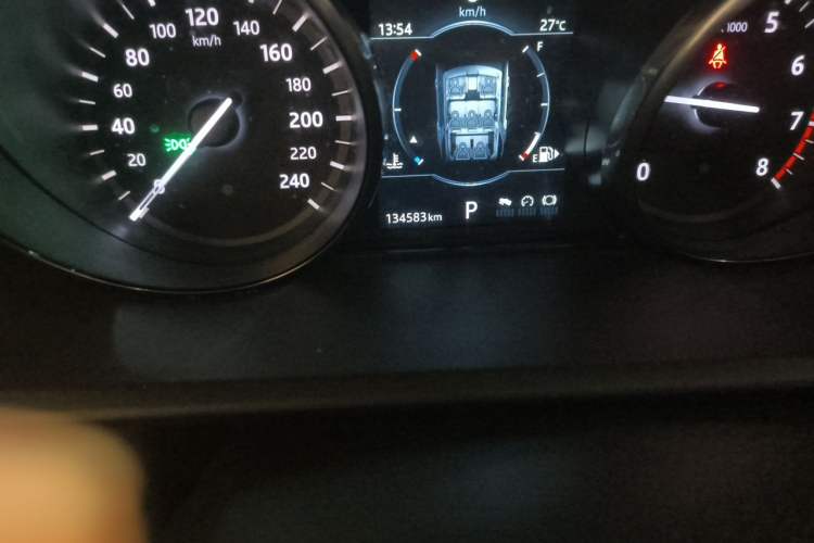 Used Land Rover Discovery 2017 3.0 SC V6 HSE LUXURY Odometer Close Up