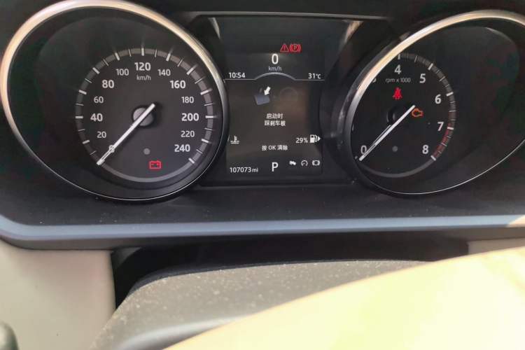 Used Land Rover Discovery 2017 3.0 SC V6 SE Odometer Close Up