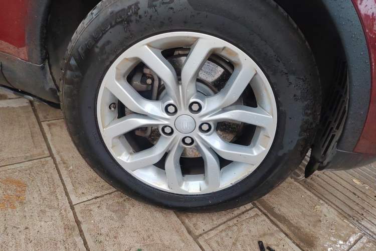 Used Land Rover Discovery 2017 3.0 SC V6 S Right Front Wheel Hub