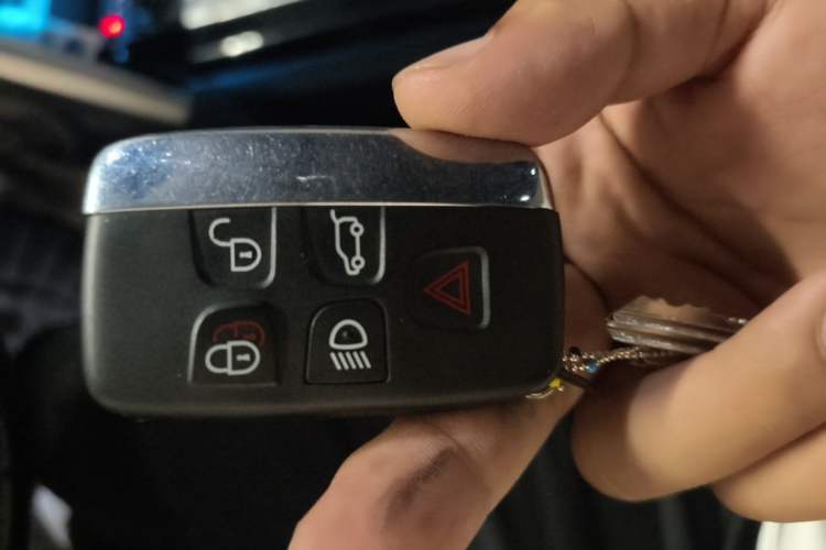 Used Land Rover Discovery 2017 3.0 SC V6 HSE LUXURY Vehicle Key
