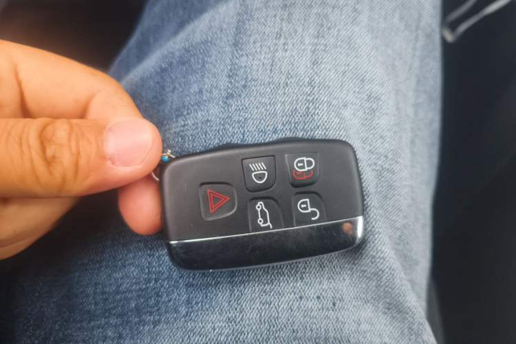 Used Land Rover Discovery 2017 3.0 SC V6 HSE LUXURY Vehicle Key
