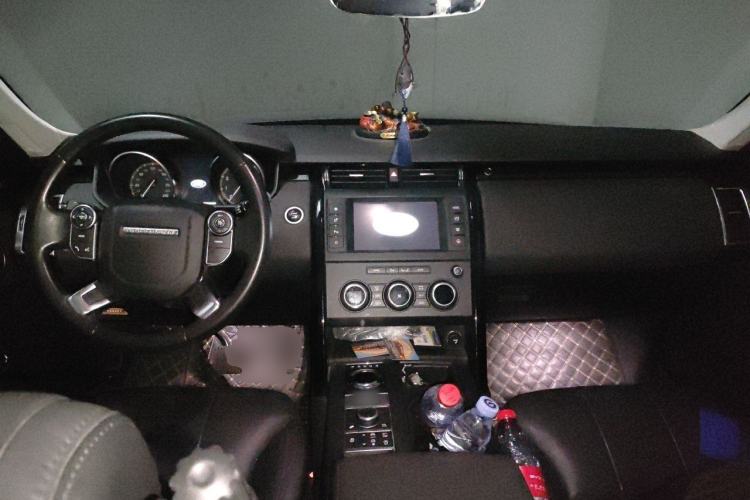 Used Land Rover Discovery 2017 3.0 SC V6 SE Center Console