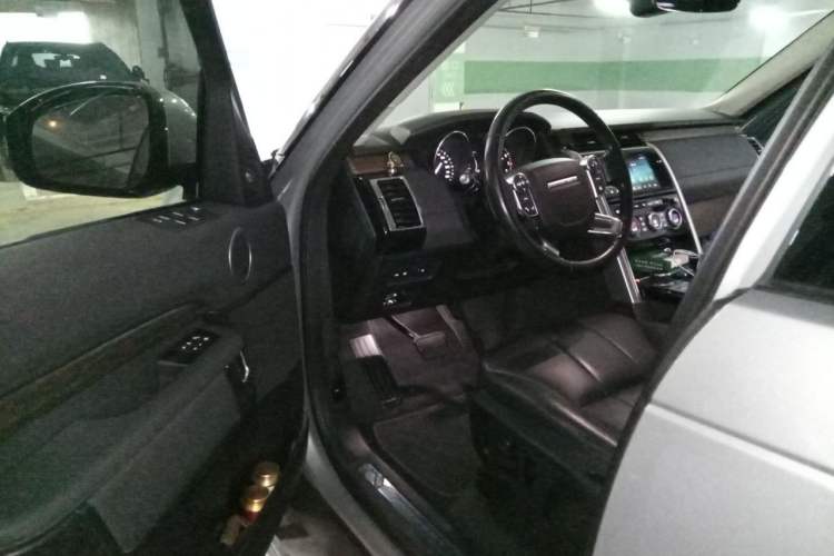 Used Land Rover Discovery 2017 3.0 SC V6 HSE Driver Seat
