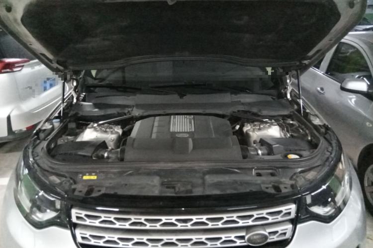 Used Land Rover Discovery 2017 3.0 SC V6 HSE Engine Bay