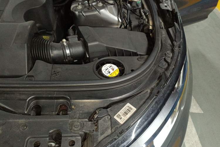 Used Land Rover Discovery 2017 3.0 SC V6 HSE Engine Bay Left
