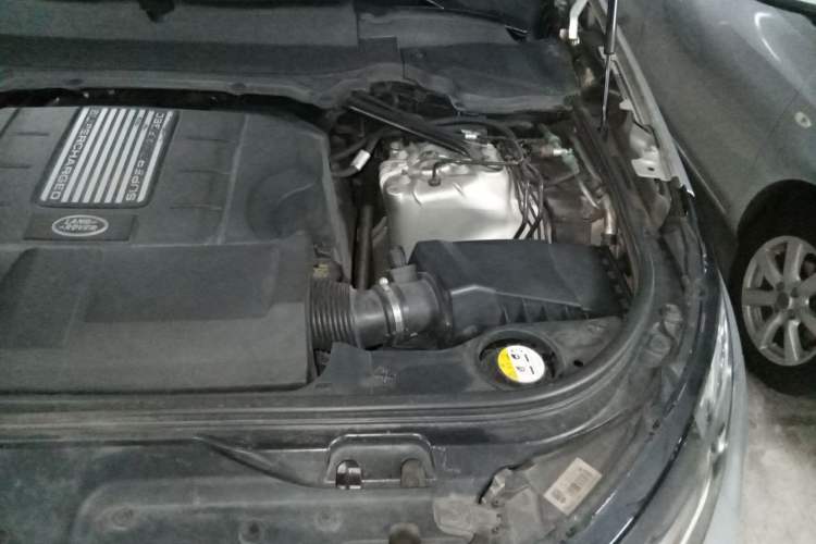 Used Land Rover Discovery 2017 3.0 SC V6 HSE Engine Bay Left