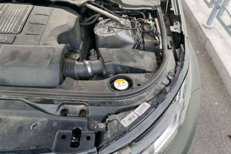 Used Land Rover Discovery 2017 3.0 SC V6 HSE Engine Bay Left