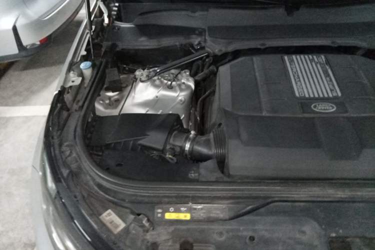 Used Land Rover Discovery 2017 3.0 SC V6 HSE Engine Bay Right