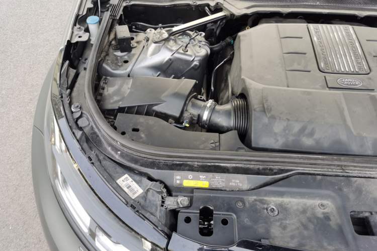 Used Land Rover Discovery 2017 3.0 SC V6 HSE Engine Bay Right