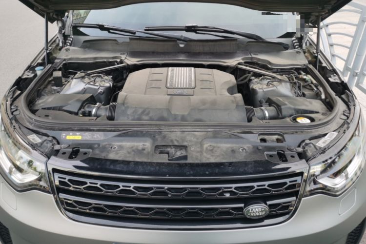 Used Land Rover Discovery 2017 3.0 SC V6 HSE Engine Bay