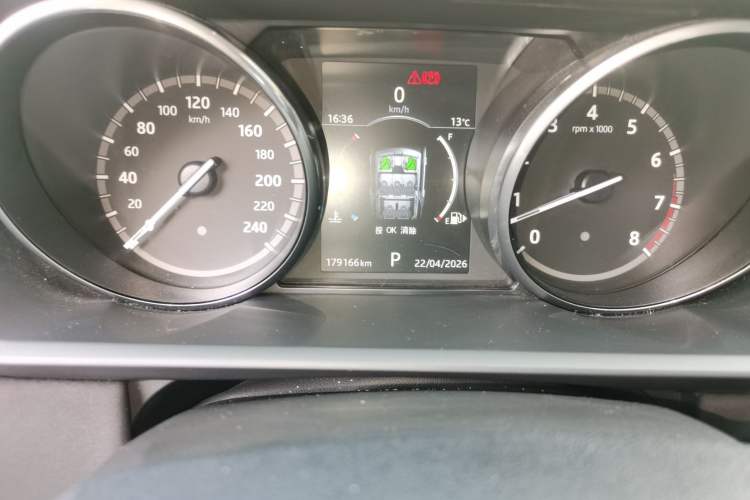 Used Land Rover Discovery 2017 3.0 SC V6 HSE Odometer Close Up