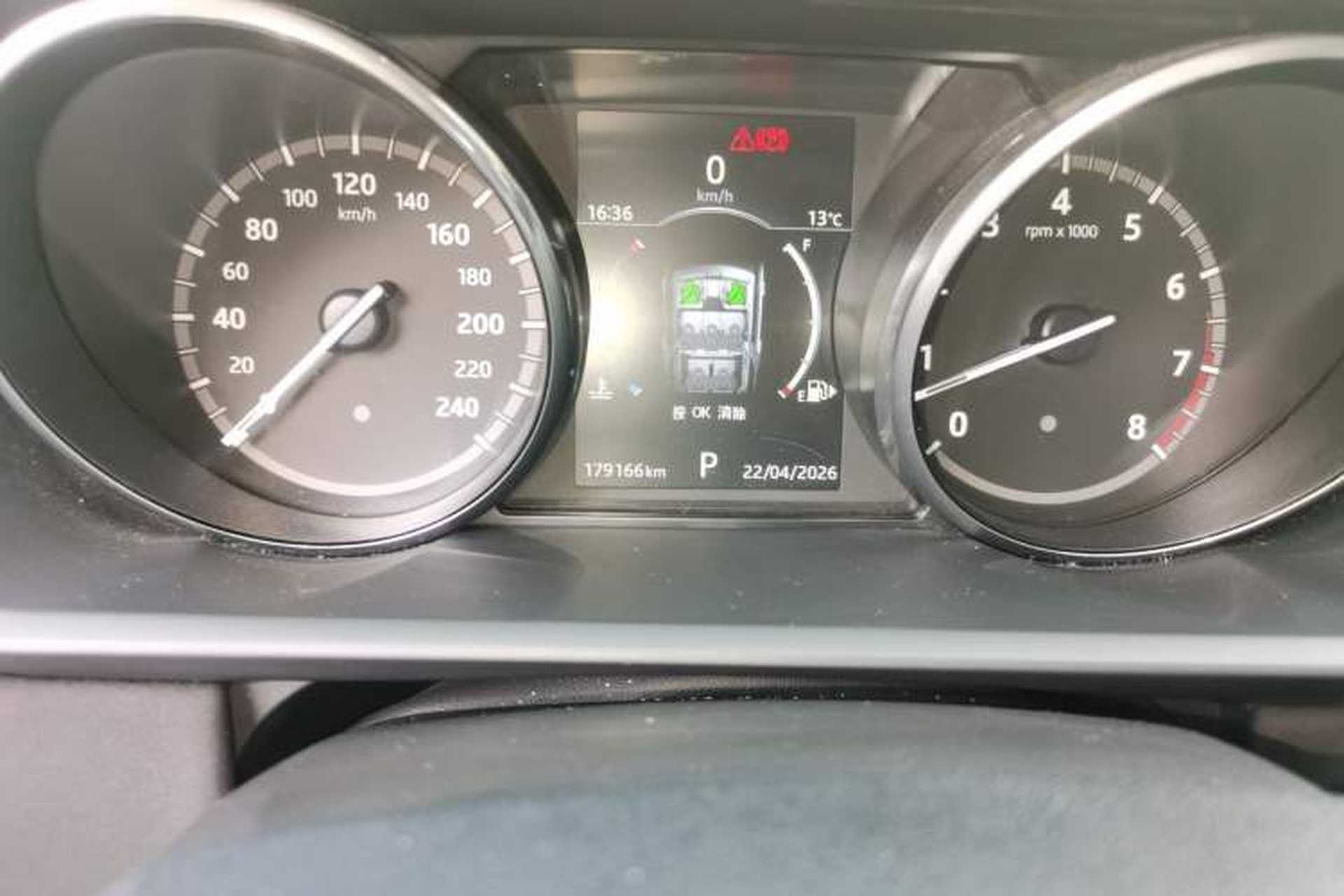Used Land Rover Discovery 2017 3.0 SC V6 HSE Odometer Close Up